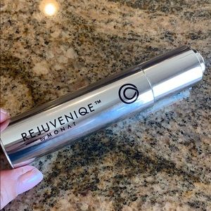 Monat Rejuvenique oil New without Box